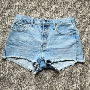 ⭐️⭐️Women 501 Levi’s denim shorts⭐️⭐️-Size 29